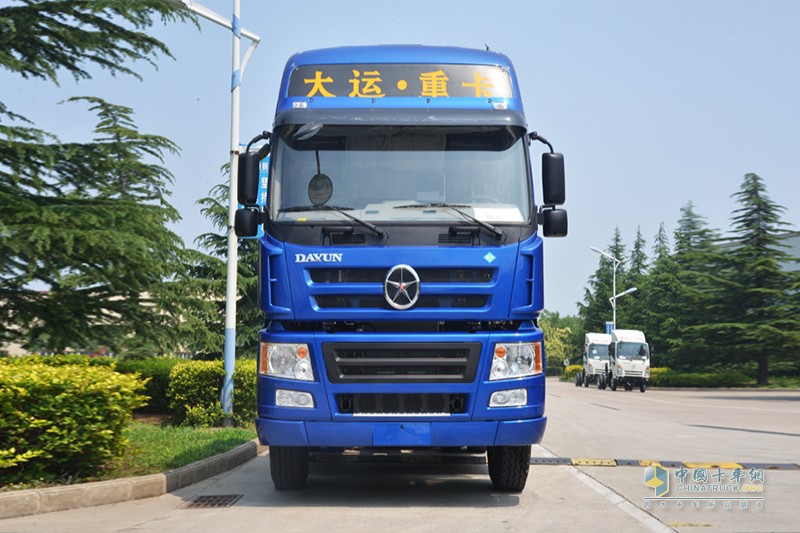 大運(yùn)E8重卡純電動 6×4 牽引車