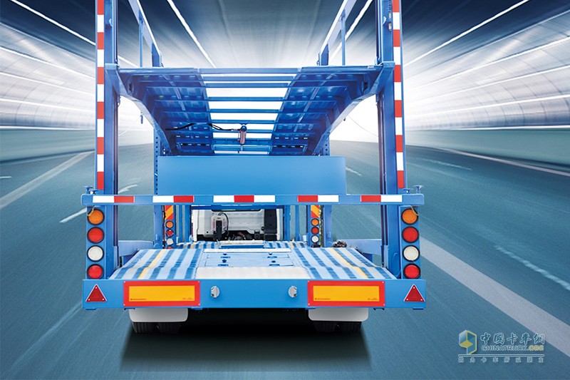 大運(yùn)N6中置軸4×2 290馬力國五轎運(yùn)車 