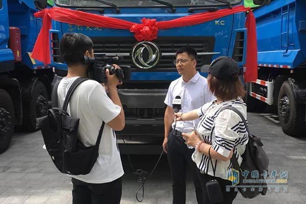 交車(chē)儀式現(xiàn)場(chǎng)采訪