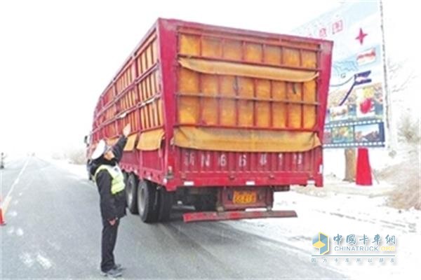 非法改裝的貨車