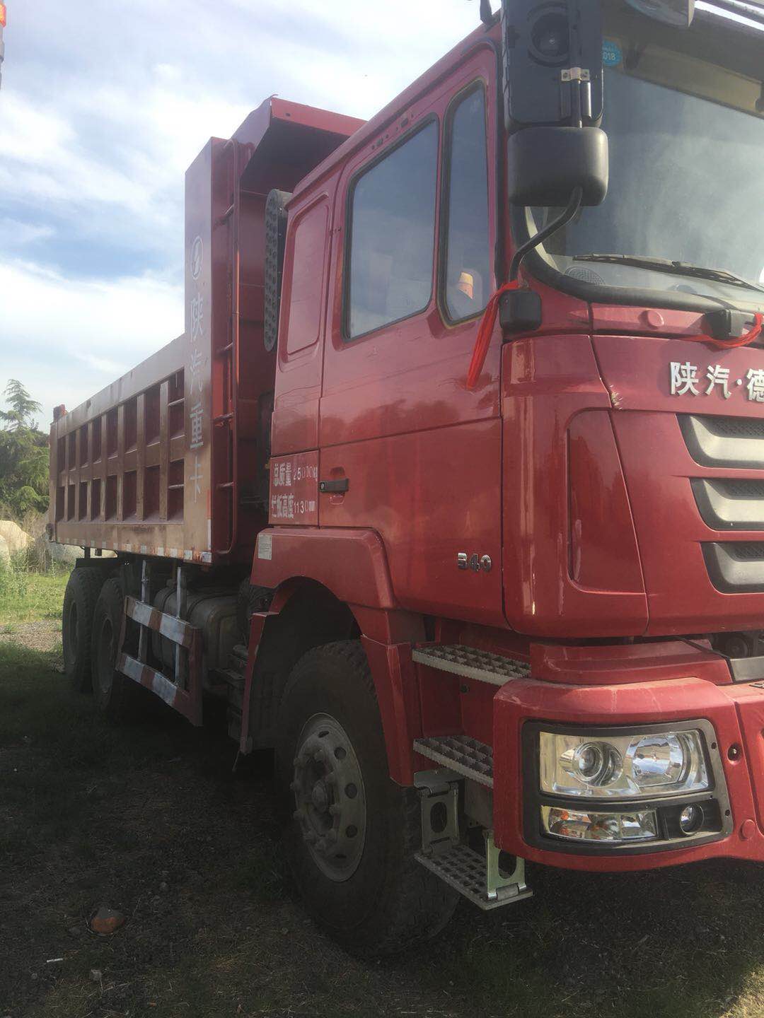 340馬力德龍F(tuán)3000 5.8米自卸車礦用加強(qiáng)版 櫻桃紅