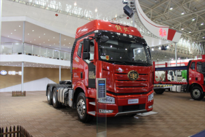 一汽解放 新J6P重卡 領(lǐng)航版 500馬力 6X4牽引車(chē)