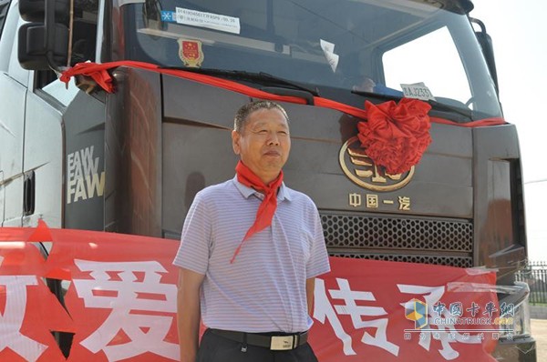 李煥福與解放卡車(chē)
