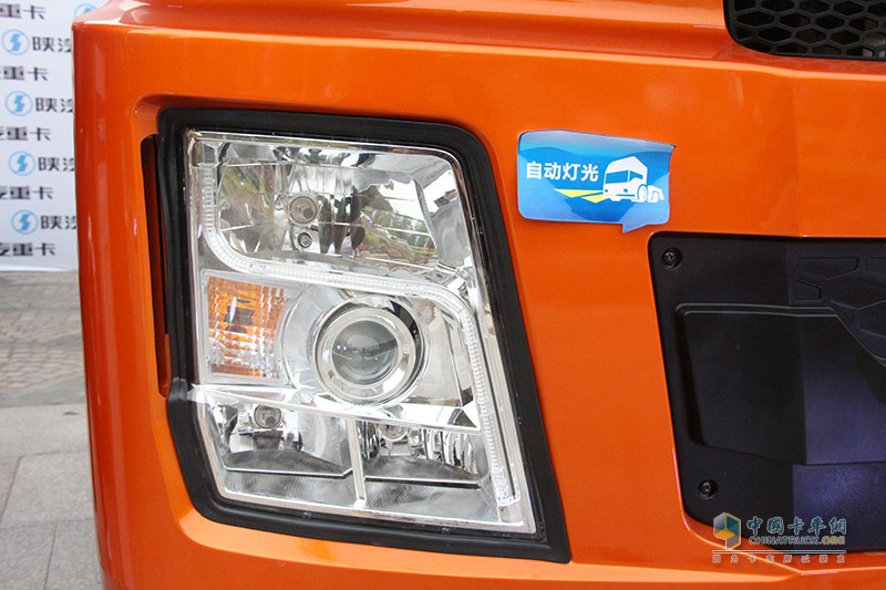 陜汽重卡 德龍X3000 青春版 550馬力 6×4 牽引車 