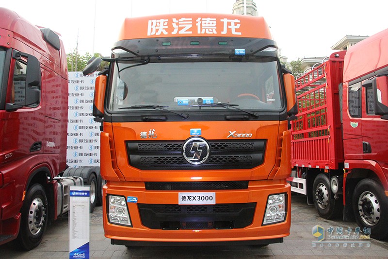 陜汽重卡 德龍X3000 青春版 550馬力 6×4 牽引車 