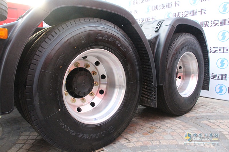陜汽重卡 德龍X3000 青春版 550馬力 6×4 牽引車 