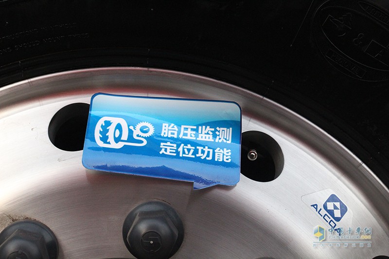 陜汽重卡 德龍X3000 青春版 550馬力 6×4 牽引車 
