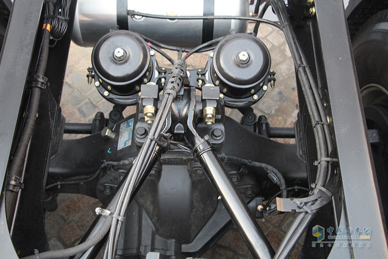 陜汽重卡 德龍X3000 青春版 550馬力 6×4 牽引車 