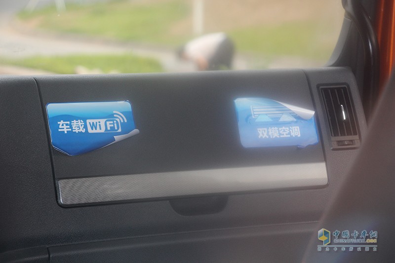 陜汽重卡 德龍X3000 青春版 550馬力 6×4 牽引車 