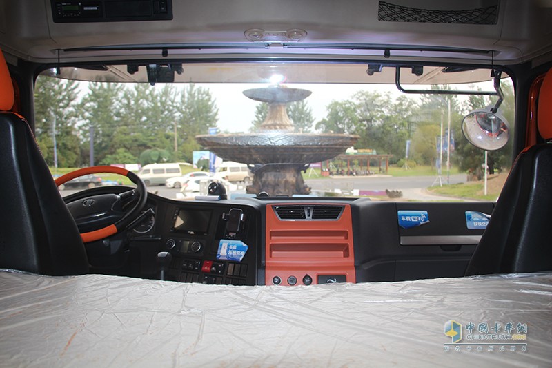 陜汽重卡 德龍X3000 青春版 550馬力 6×4 牽引車 