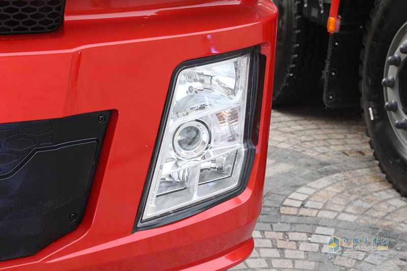 陜汽重卡 德龍X3000 青春版 600馬力 6×4 牽引車(chē)