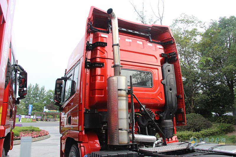 陜汽重卡 德龍X3000 青春版 600馬力 6×4 牽引車(chē)
