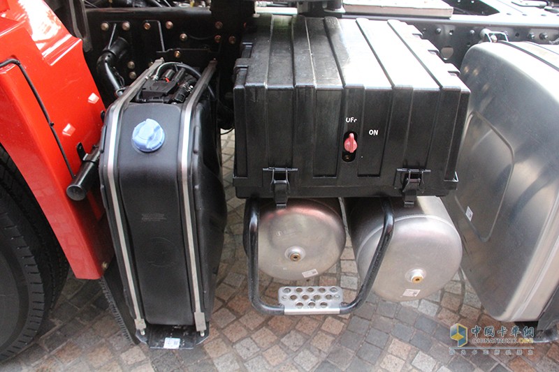 陜汽重卡 德龍X3000 青春版 600馬力 6×4 牽引車(chē)