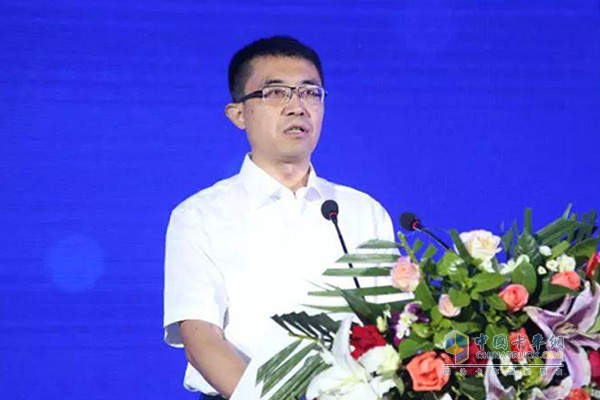 福田汽車(chē)時(shí)代事業(yè)部營(yíng)銷(xiāo)副總裁，時(shí)代營(yíng)銷(xiāo)公司總經(jīng)理鄭夕亮