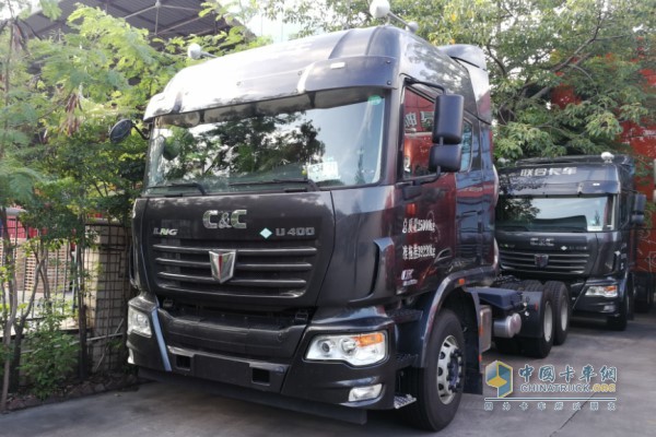 聯(lián)合卡車 U系400馬力6×4 LNG國(guó)五牽引車