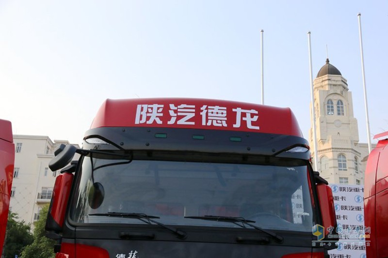 陜汽重卡 德龍X3000 黃金版 500馬力 8X4 7.6米自卸車 