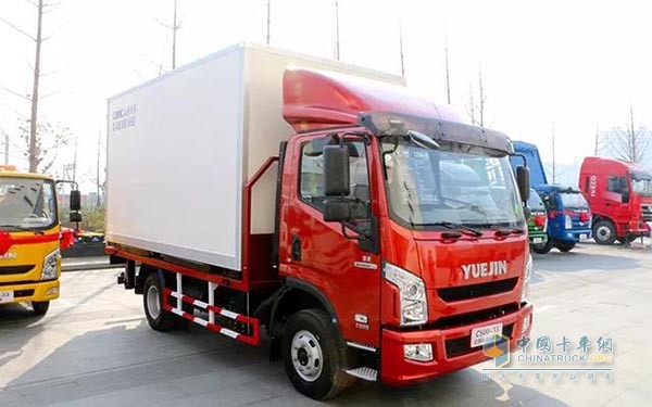 搭載上柴發(fā)動機(jī)的貨車