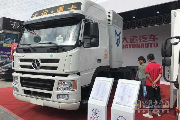 大運(yùn)重卡純電動(dòng)牽引車