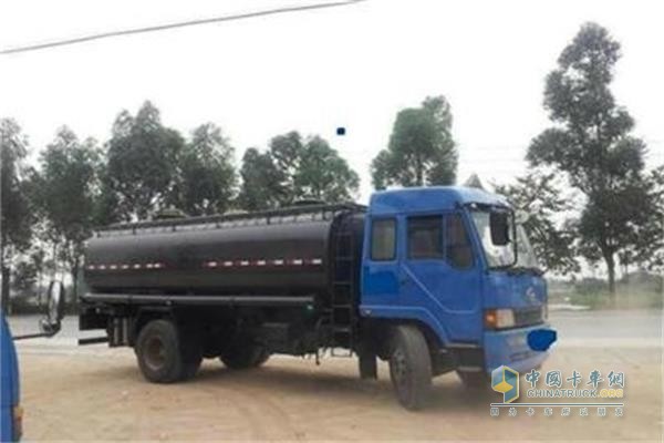 危險(xiǎn)貨物運(yùn)輸車(chē)