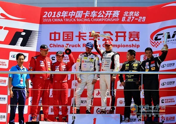 零公里潤(rùn)滑油隊(duì)包攬車(chē)隊(duì)杯和車(chē)手杯冠軍