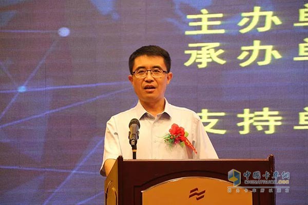 福田汽車時(shí)代事業(yè)部常務(wù)副總裁鄭夕亮