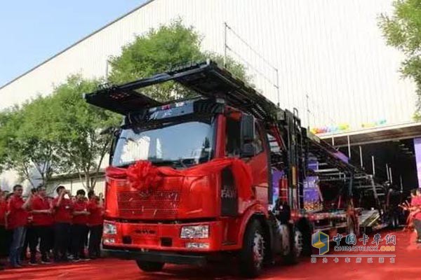 中置軸轎運(yùn)車(chē)