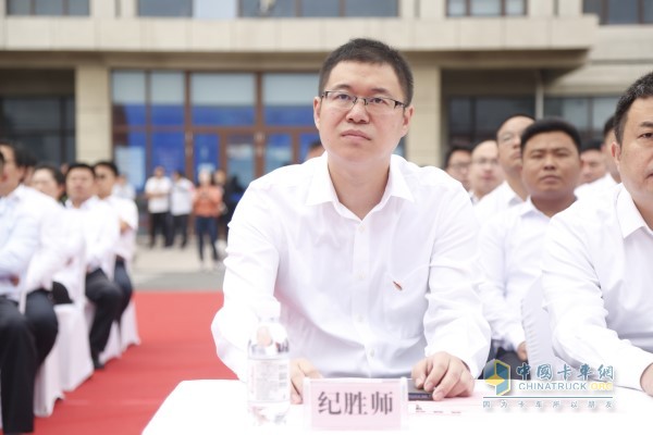 一汽解放青島汽車(chē)有限公司高級(jí)經(jīng)理、營(yíng)銷(xiāo)服務(wù)部部長(zhǎng)紀(jì)勝師