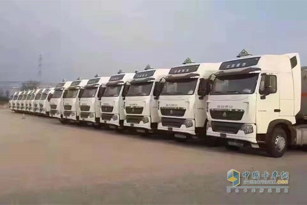 日照龍晨物流有限公司購買的中國重汽T7H?；愤\輸車