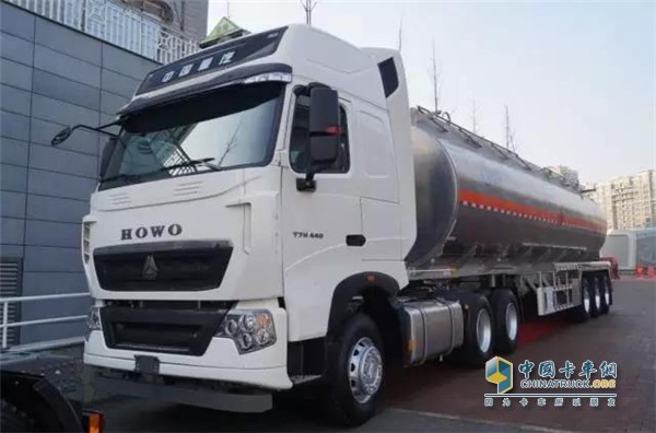 中國重汽T7H?；愤\輸車