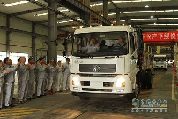 首款東風(fēng)天錦純電動(dòng)城市環(huán)衛(wèi)車(chē)下線