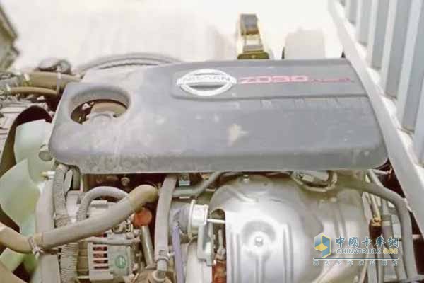 NISSAN發(fā)動(dòng)機(jī)+法士特變速箱+德納車橋