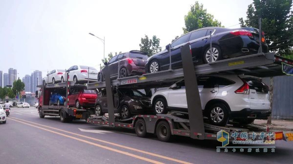 長久中置軸轎運(yùn)車