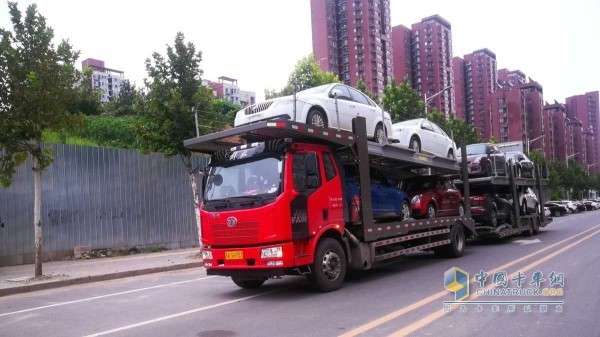 長久中置軸轎運(yùn)車