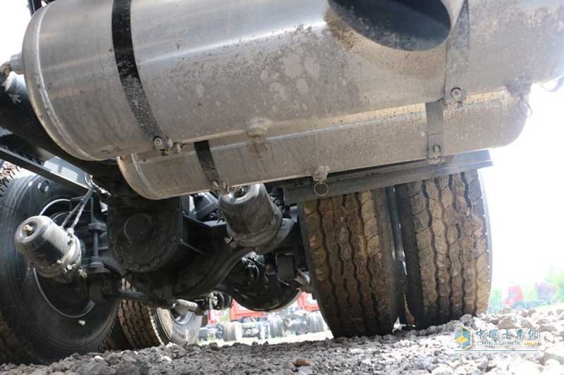 大運 新N8V重卡 430馬力 6X4 LNG牽引車 