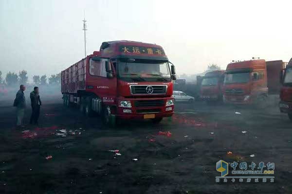 大運重卡自重輕、質(zhì)量好、油耗還低