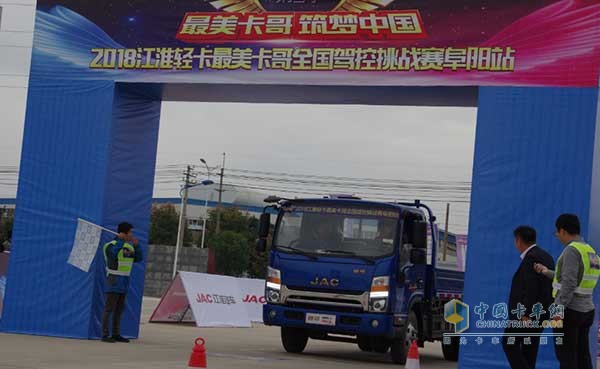 帥鈴組賽手準(zhǔn)備到位，準(zhǔn)備比賽