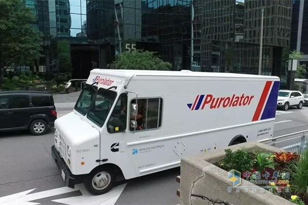 在加拿大首都渥太華街道上進(jìn)行測試的Purolator-Cummins電動貨運(yùn)卡車
