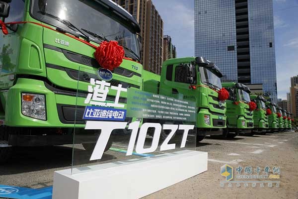 全球首批比亞迪純電動智能泥頭車開啟規(guī)?；痉哆\(yùn)營