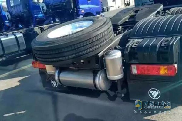 歐曼EST A超級(jí)卡車搭載福田康明斯X12發(fā)動(dòng)機(jī)