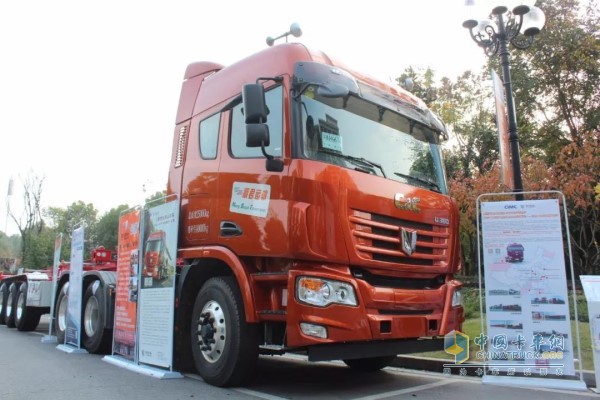 聯(lián)合卡車U380危化品運輸車