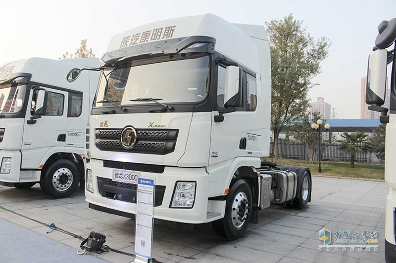 陜汽康明斯 德龍X3000 輕量化版 440馬力 4X2牽引車(chē)