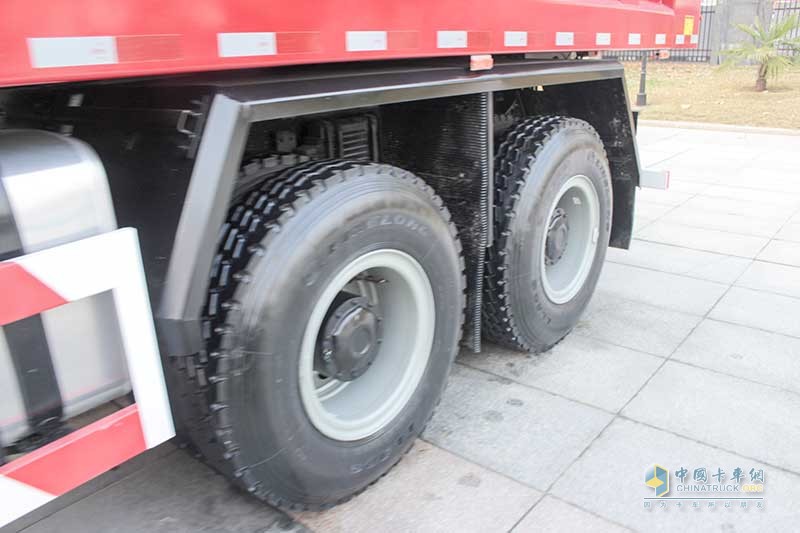 陜汽重卡 德龍X3000 550馬力 8X4 7.6米自卸車 