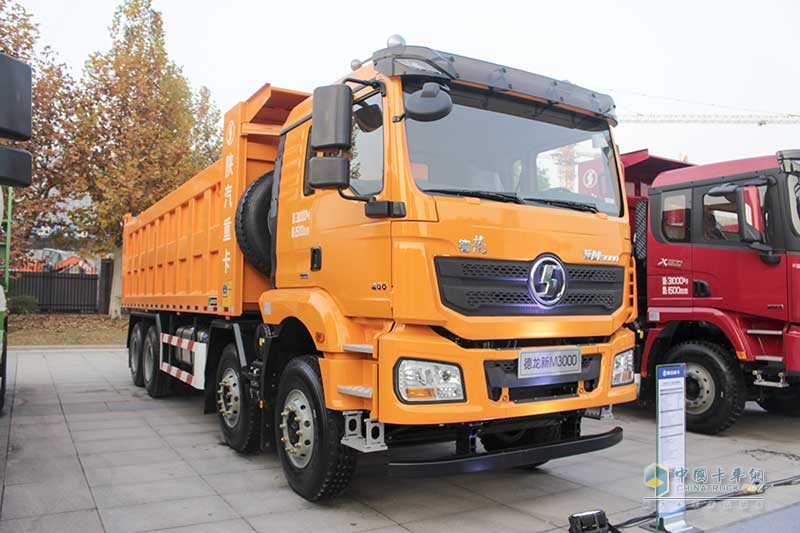 陜汽重卡 德龍新M3000 400馬力 8X4 7.6米自卸車
