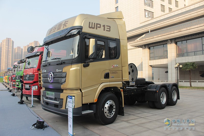 陜汽重卡 德龍X3000 6X4LNG牽引車(chē)