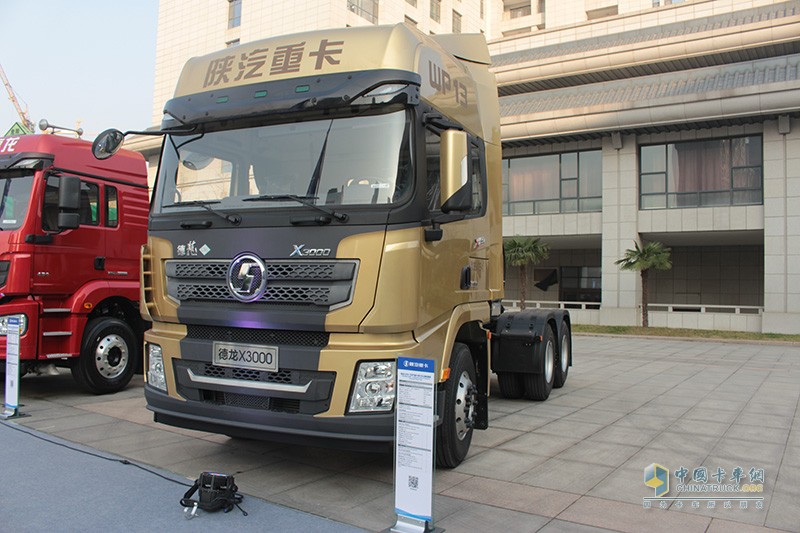 陜汽重卡 德龍X3000 6X4LNG牽引車(chē)