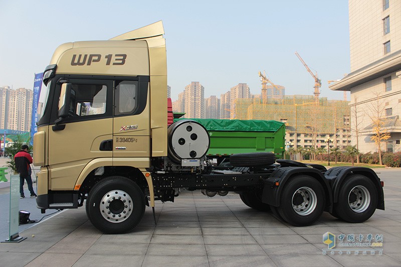 陜汽重卡 德龍X3000 6X4LNG牽引車(chē)