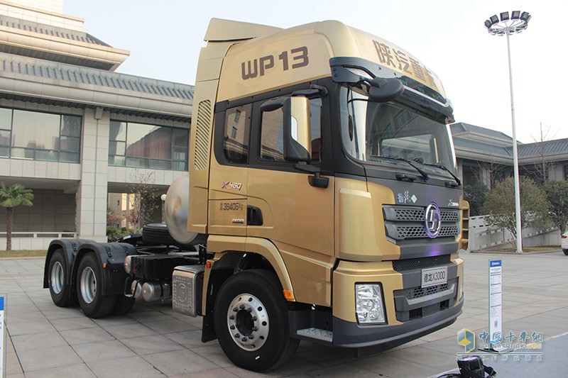 陜汽重卡 德龍X3000 6X4LNG牽引車(chē)