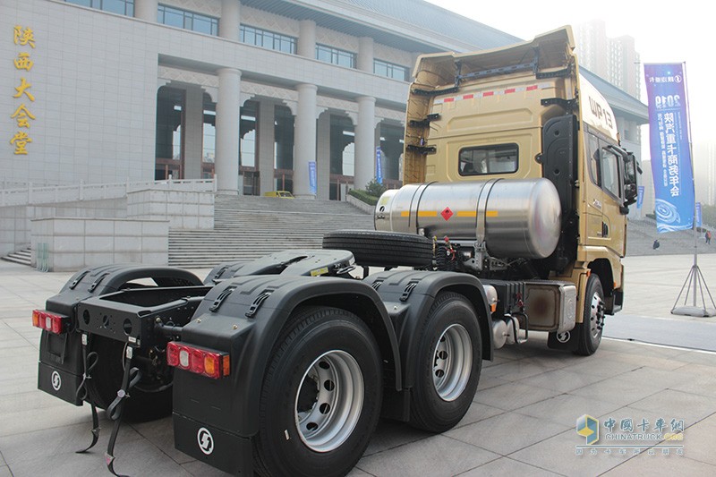 陜汽重卡 德龍X3000 6X4LNG牽引車(chē)