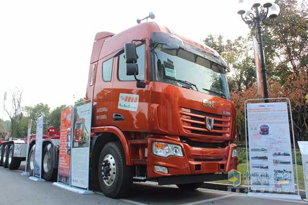 聯(lián)合卡車U380危化品運(yùn)輸車