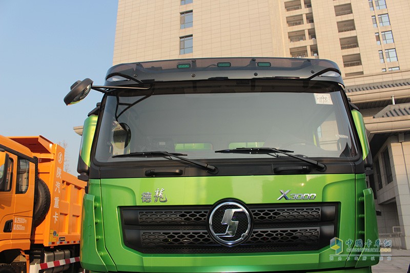 陜汽重卡 德龍X3000 375馬力 8X4 自卸車
